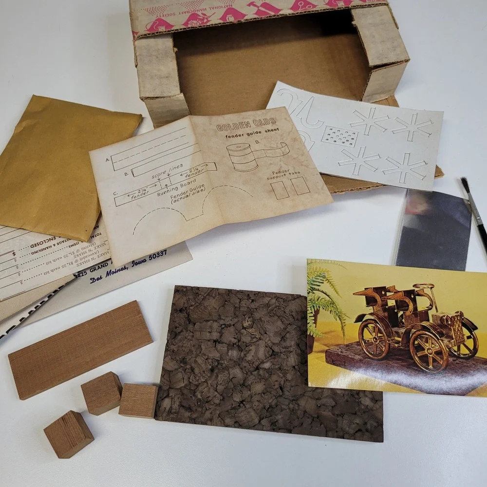 Handcraft Society 1973 Fad-Of-The Month Golden Olds Classic Car‎ Model Kit